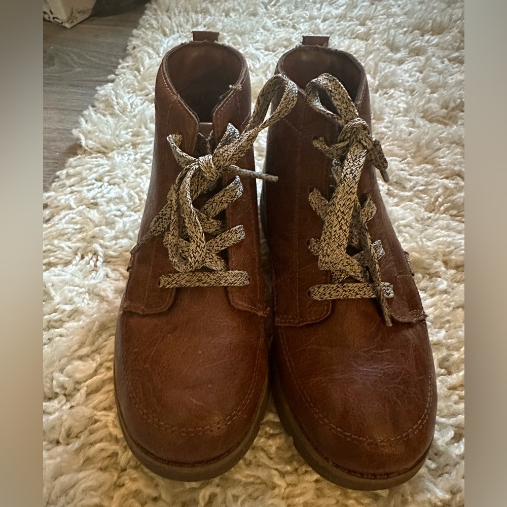 Boys shoes, size 2, Oshkosh